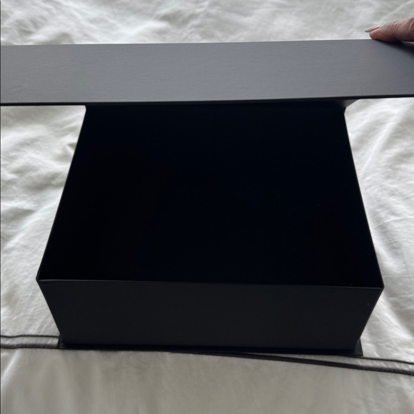 Chanel Classic Black magnetic box - Picture 3 of 3